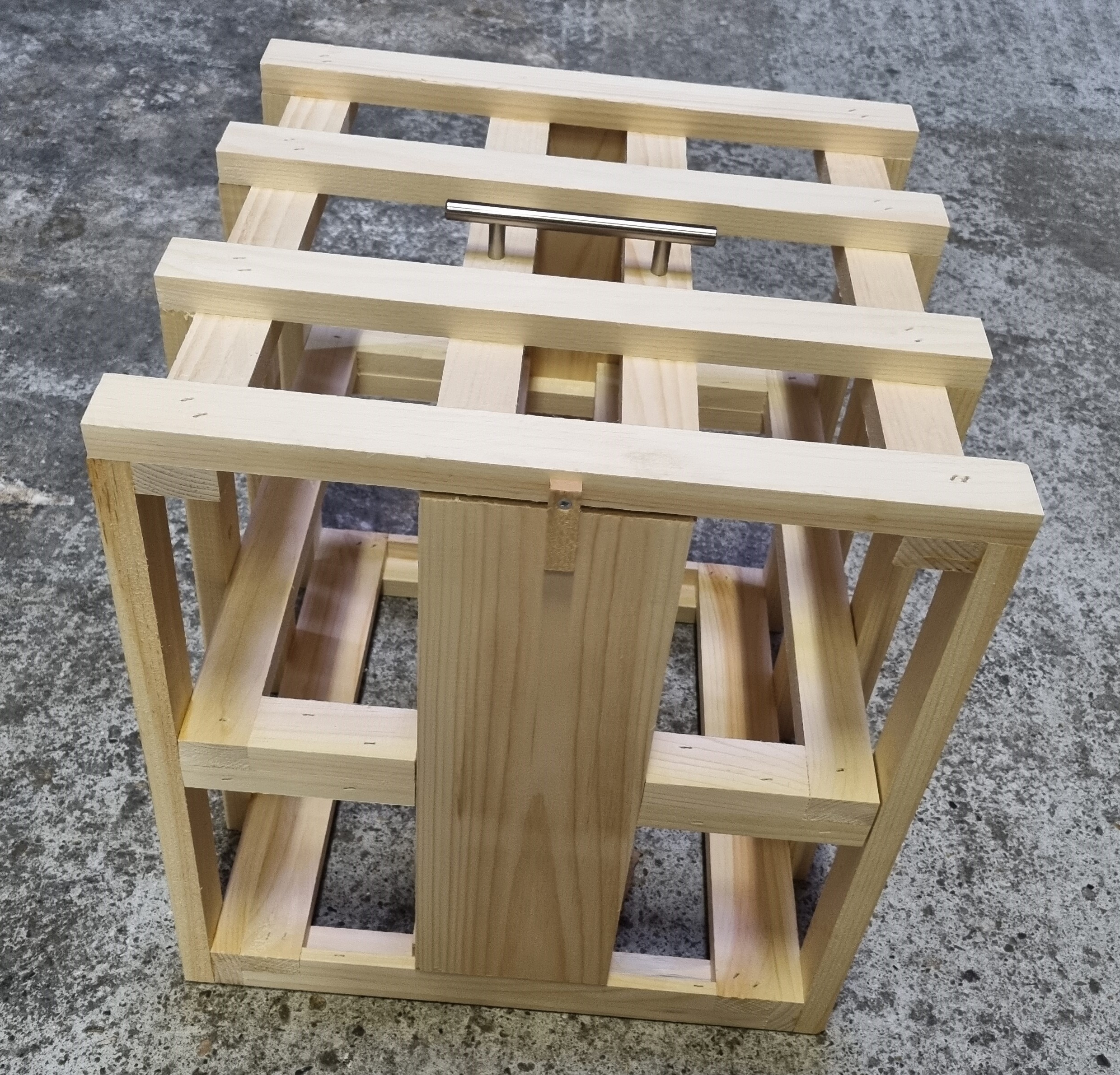 Tragegestell aus Holz für 8 Apidea Begattungskästchen